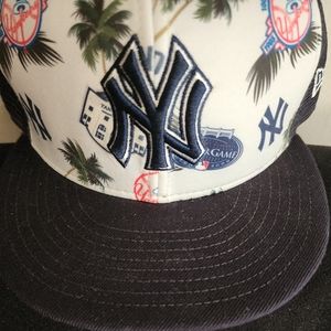 COPY - Yankees snapback nwot Hawaii style 100 year anniversary